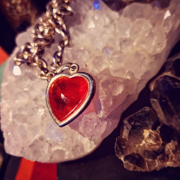 ❤💋Beautiful Red Crystal Heart Necklace 💋❤ - Picture 2 of 5
